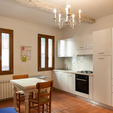 Graceful Apartment In The Heart Of Florenz Exterior foto