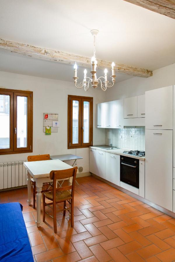 Graceful Apartment In The Heart Of Florenz Exterior foto