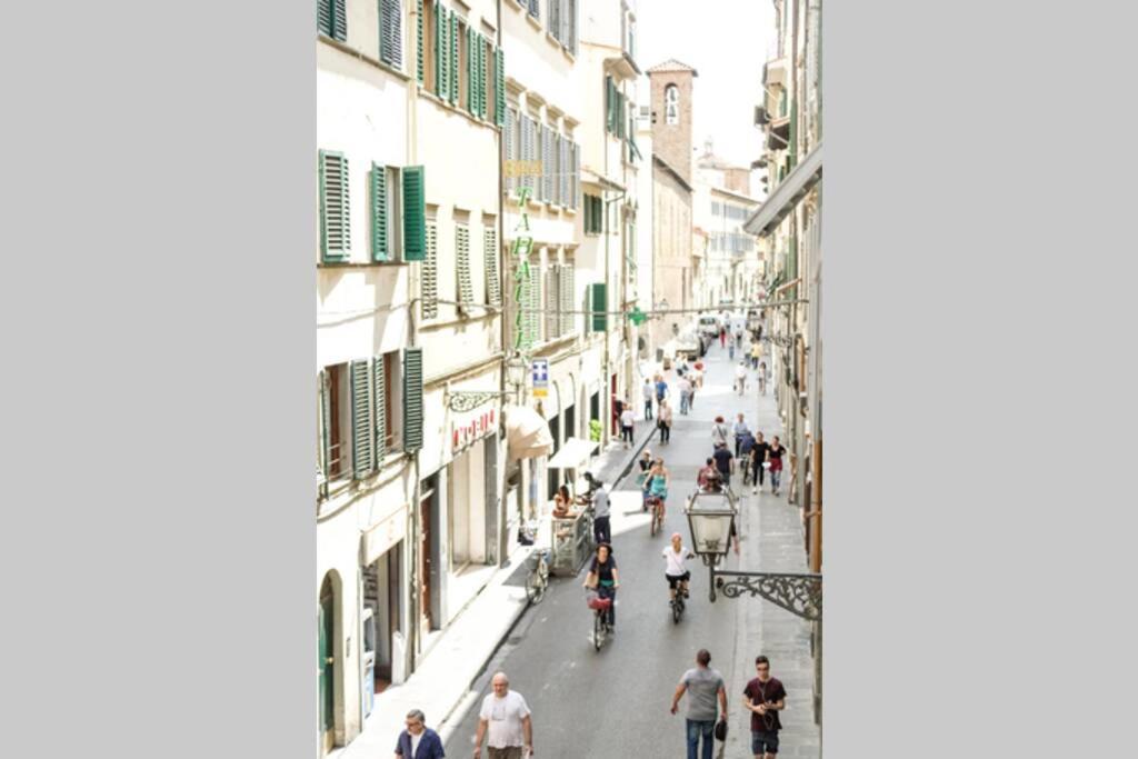Graceful Apartment In The Heart Of Florenz Exterior foto