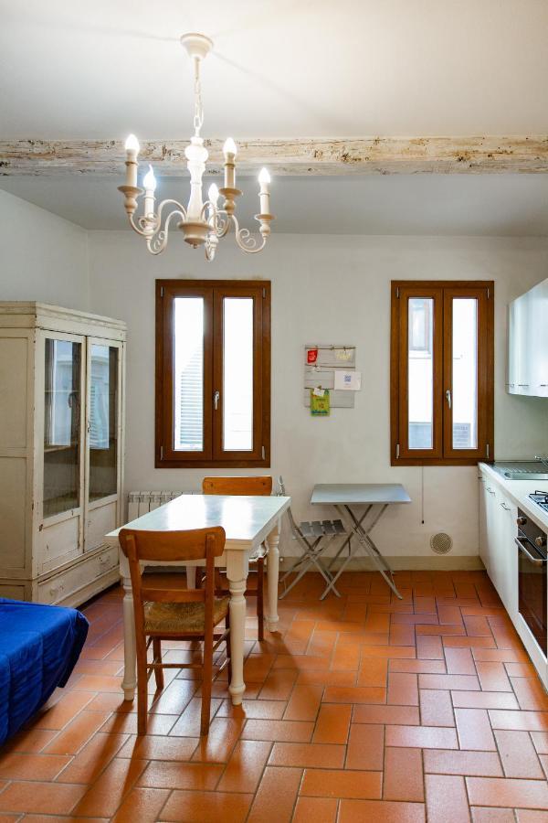 Graceful Apartment In The Heart Of Florenz Exterior foto